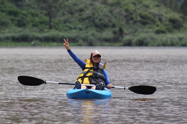 Remando en kayak