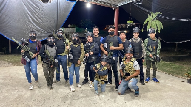 Preparados para paintball nocturno