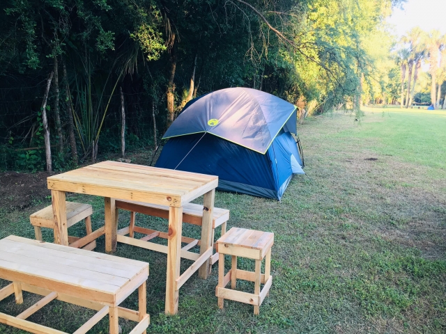 Camping junto al río