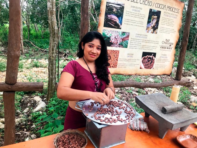 Moliendo cacao