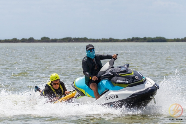 Vuelta en moto de agua