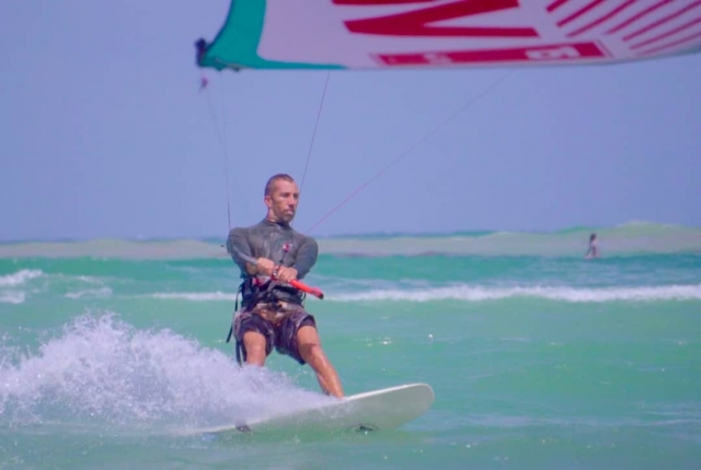 Clase privada de kitesurf