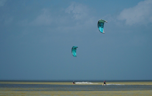 Disfrutando del kitesurf