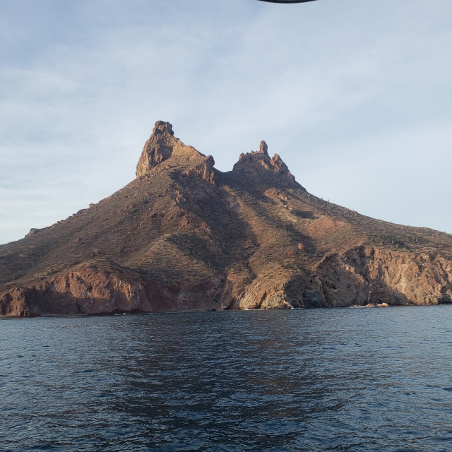 montañas en la bahía