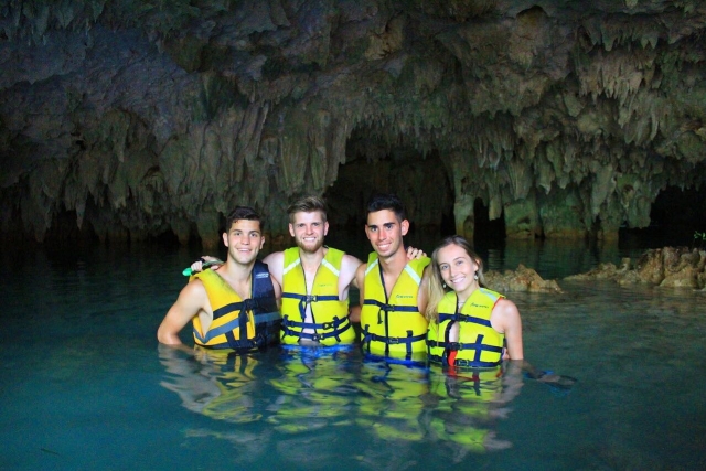 Nado en caverna