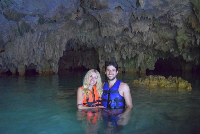 Refrescándonos en un cenote