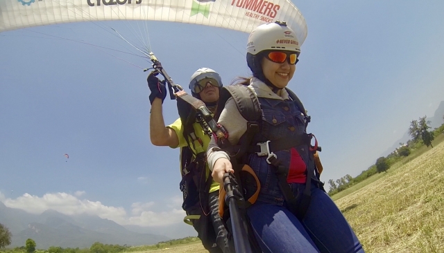 Corriendo con el parapente