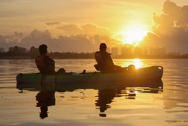 Remando al atardecer