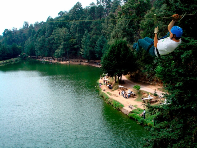 Aventura en  tirolesa