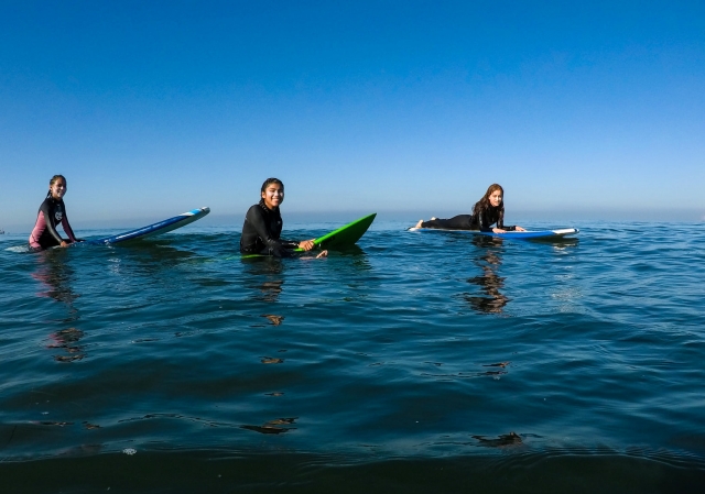 Al agua con tablas de surf