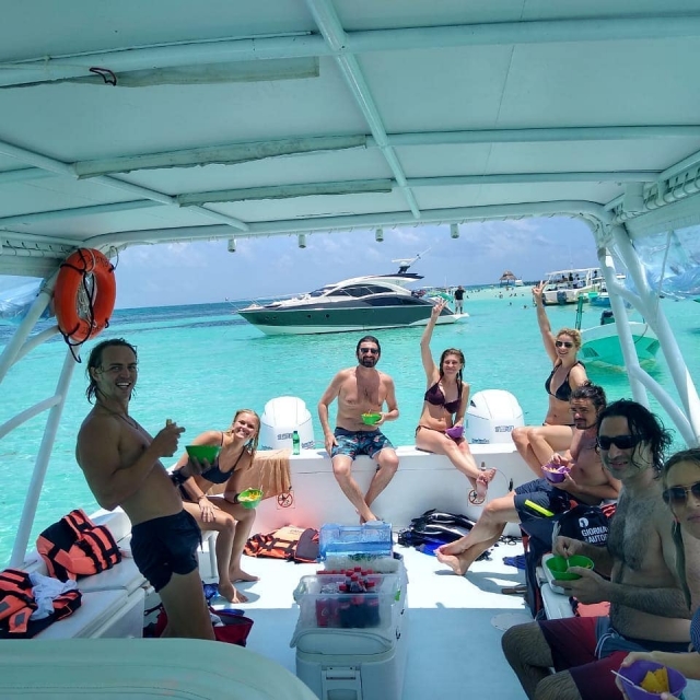Comiendo en barco