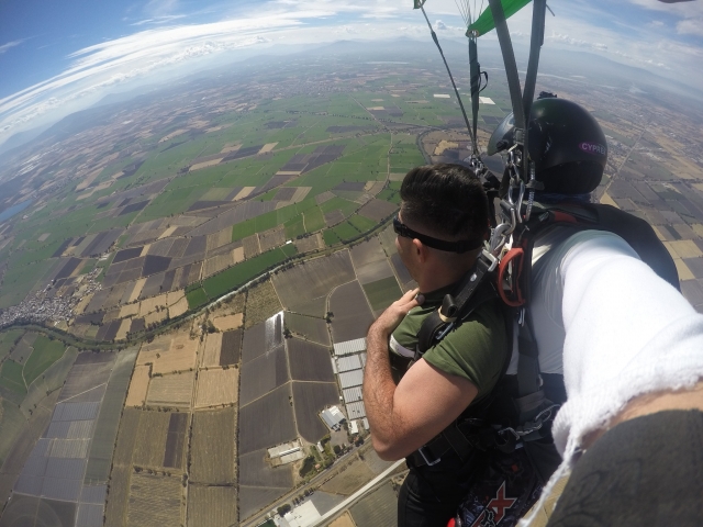 Volando en paracaídas