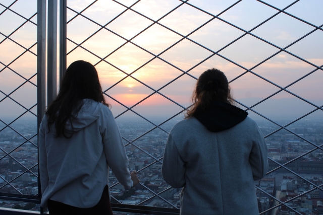 Apreciando el anochecer en el mirador