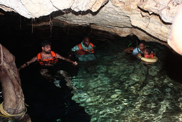 Nadando en cenote