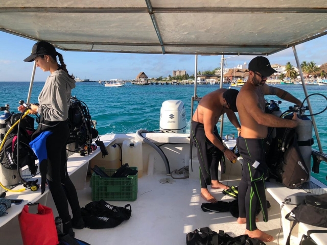 Preparando el equipo de buceo
