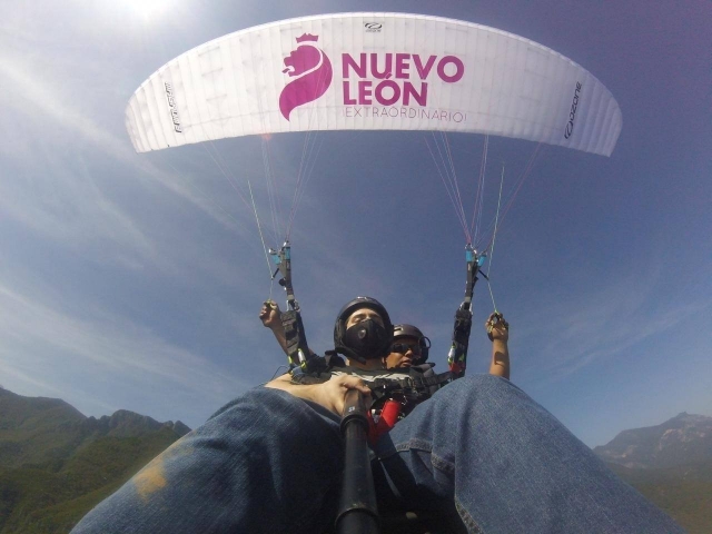 Visita guiada en parapente tándem