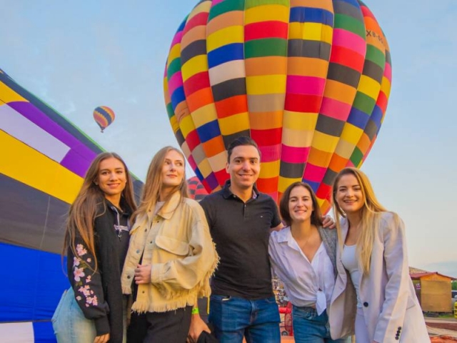 Viaje en globo compartido y desayuno, Teotihuacán