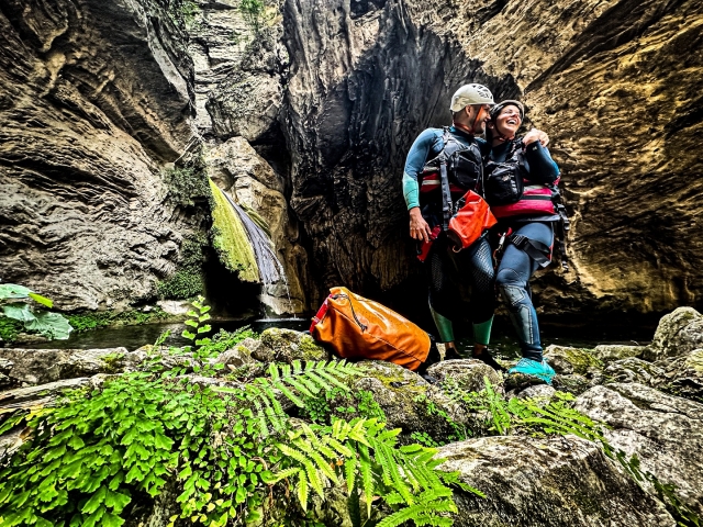 Disfrutando del barranco en pareja