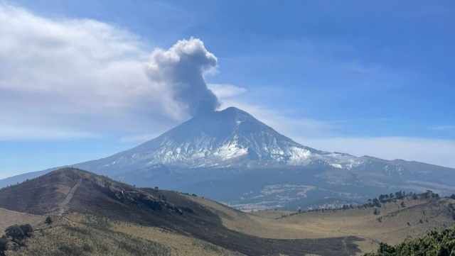 Observando el volcán 