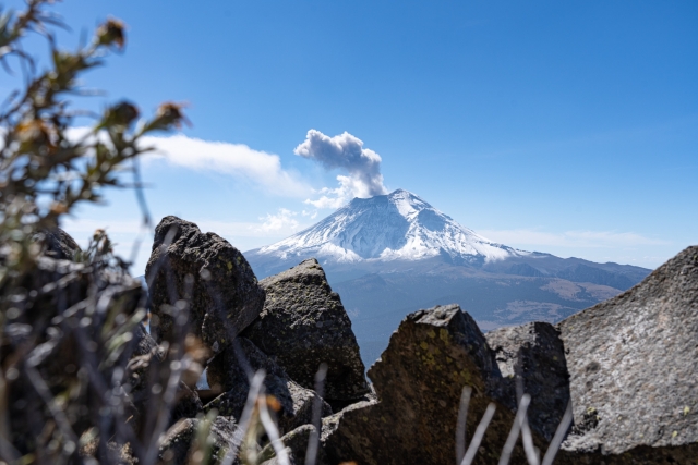 Fumarola en volcán