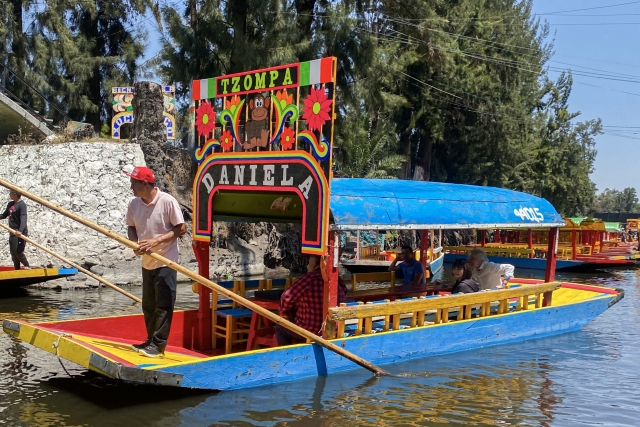Remando la trajinera