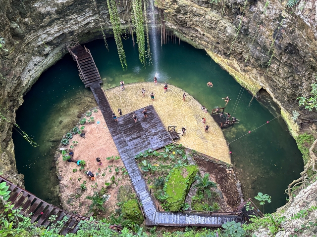 Cenote maya