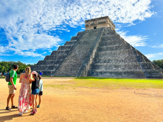 Visita guiada a pirámide maya
