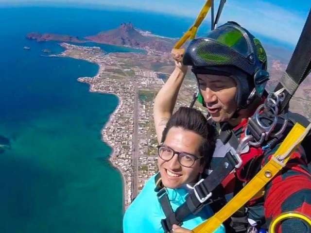 Emocionante salto en paracaidas
