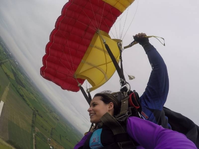 Aterrizando con paracaídas