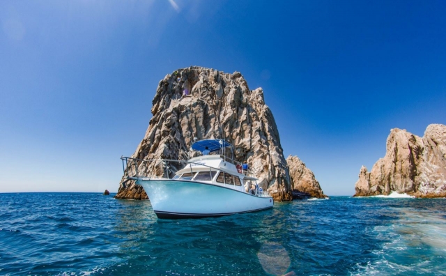 Barco para visita guiada de buceo