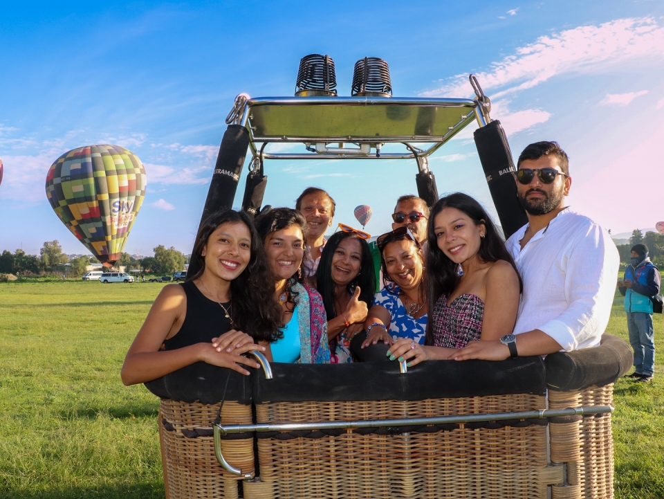 Grupos volando en globo Grupos volando en globo