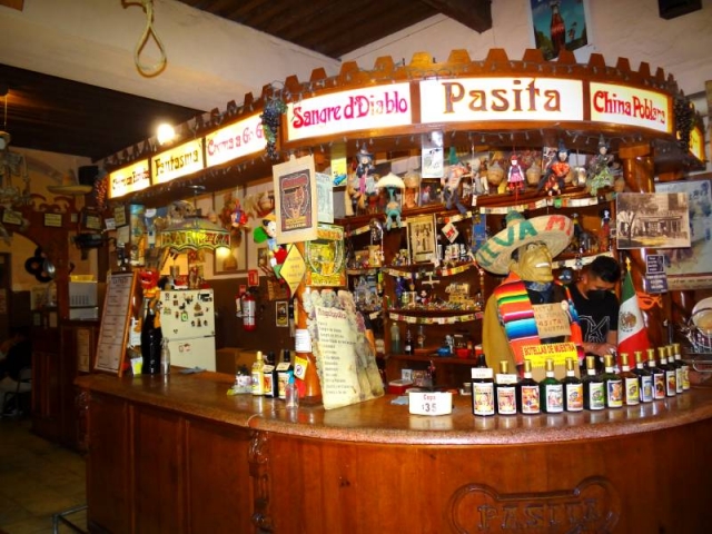 Visitando el bar más antiguo Visitando el bar más antiguo