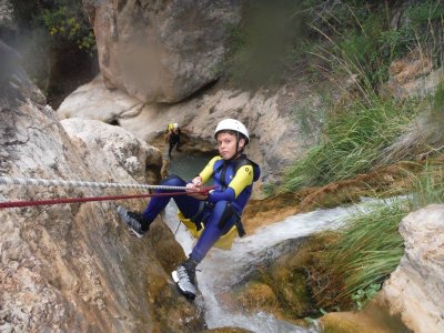 Barranco del Duende (Yeste) 的干峡谷漂流