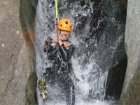  Den Wasserfall hinunterrutschen 