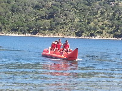 Banana Boat con comida en Pantano de San Juan