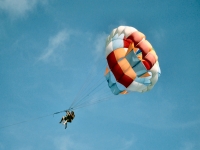 Parasailing al atardecer, costa de Fuengirola