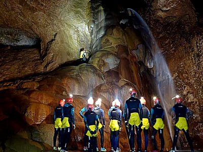 Travesía de espeleología por Valporquero