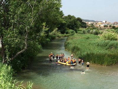 Rafting-Abfahrt auf dem Fluss Turia