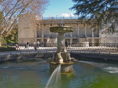 See El Capricho Park with a guide