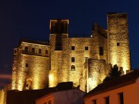 Luces nocturnas sobre el castillo