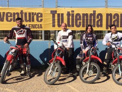 Curso y rodada en moto empresas en Ricardo Tormo