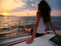 Paseos en barco al atardecer