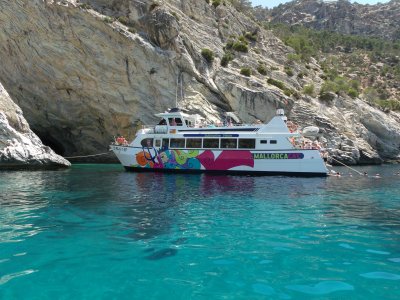Viaje en catamarán+comida por suroeste de Mallorca