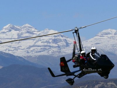 Volo di girocottero di 20 minuti nei Pirenei