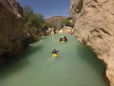 Barranquismo en río Grande en Sierra de las Nieves