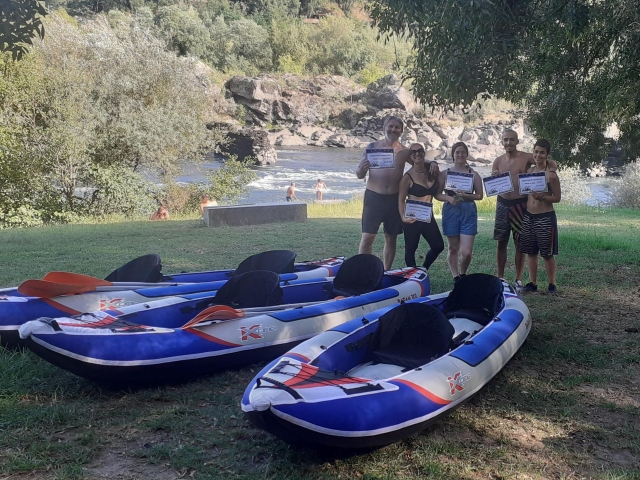 Foto de grupo con los CanoRaft