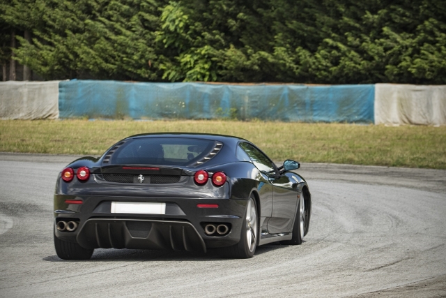 Disfruta de un espectacular Ferrari al norte de Portugal