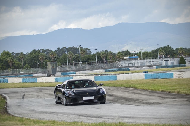 Revolucionando un Ferrari en el circuito