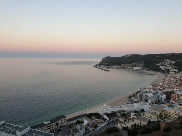  The beautiful coast of Sesimbra 