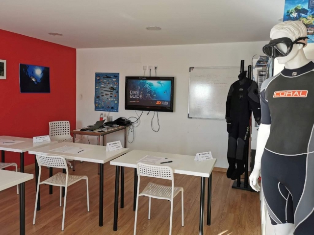  Diving academy near Lisbon 